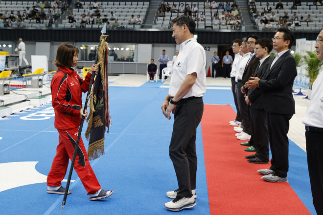 競泳で日本学童記録が誕生 飛込もジュニア選手たちが華麗なダイブを